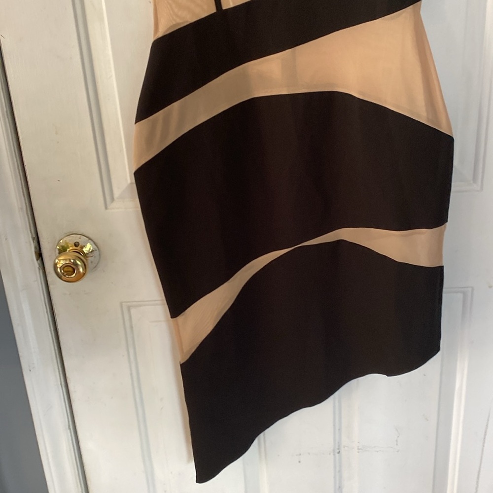 Elegant Black and Tan Women's Dress - Picture 5 of 8